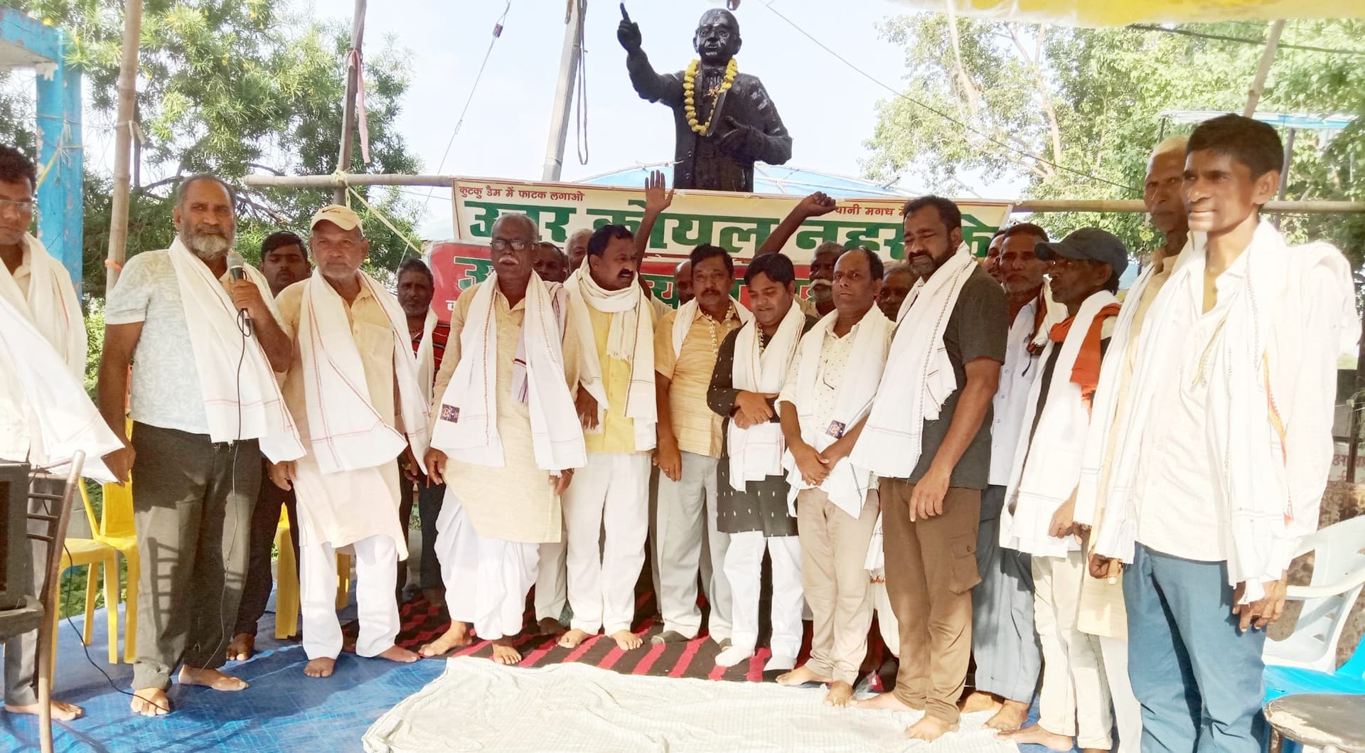 190 दिन से किसानों का धरना जारी, समर्थन में पहुंचे वसीम नैयर