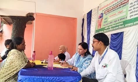 आयुष स्वास्थ्य शिविर का आयोजन, 102 रोगियों मिली निःशुल्क चिकित्सा सेवा