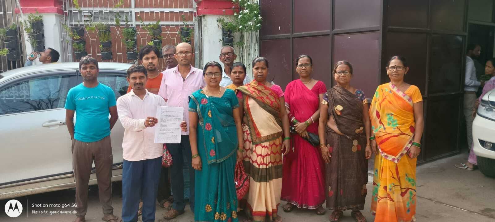 शिकायत के साथ नगर आयुक्त से मिले मानपुर के लोग