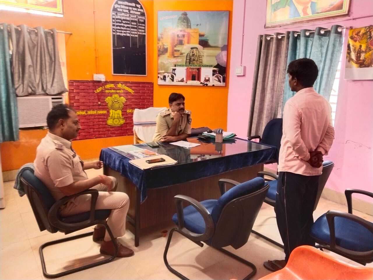 महिला की मौत मामले में नामजद आरोपित ग्रामीण डॉक्टर ने थाना में किया सरेंडर