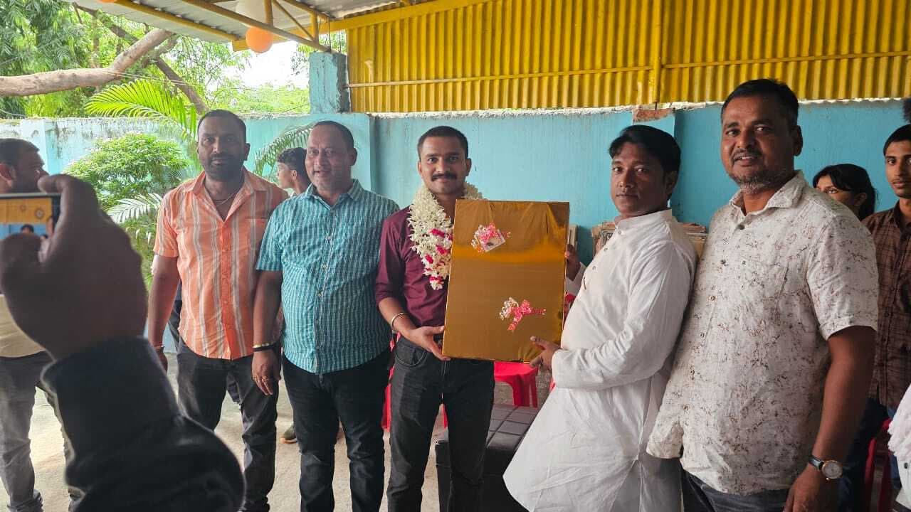 आइपीएस की ट्रेनिंग से लौटे शिवम का हुआ भव्य स्वागत