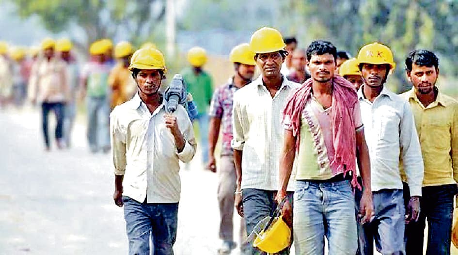 सियासत के केंद्र में बंगाली श्रमिक