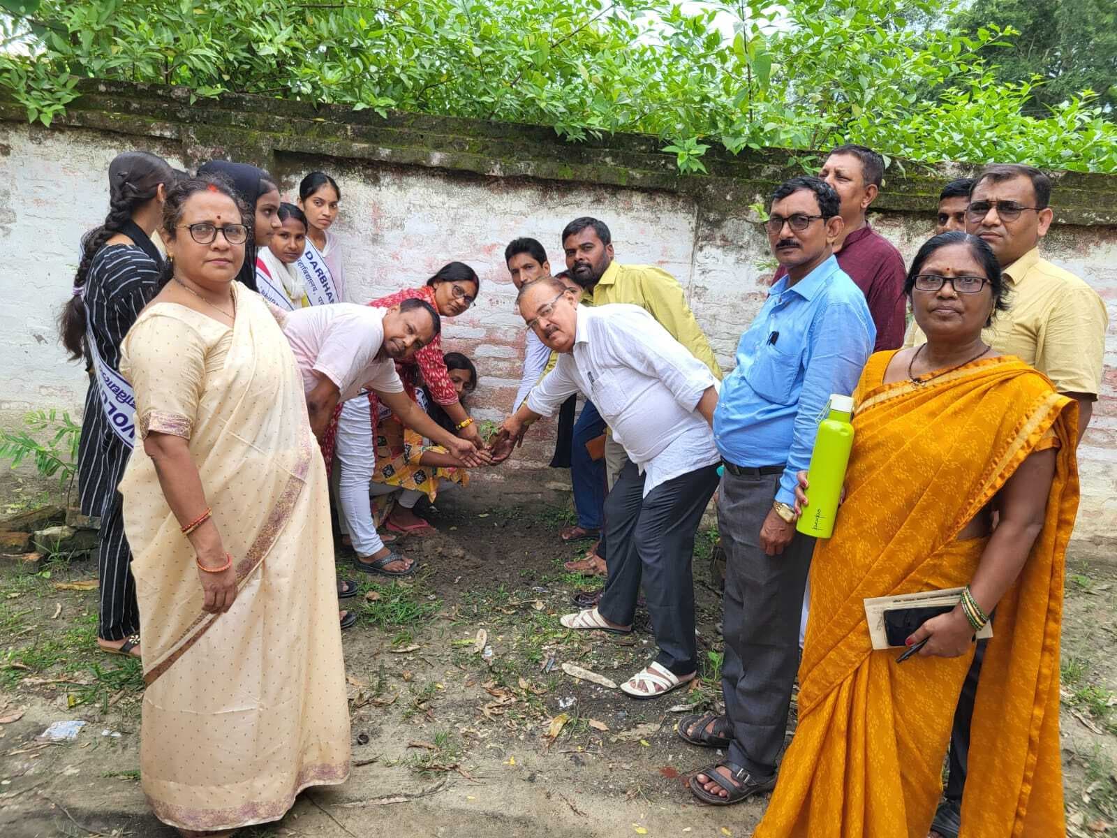 Madhubani : पर्यावरण संरक्षण को किया पौधारोपण