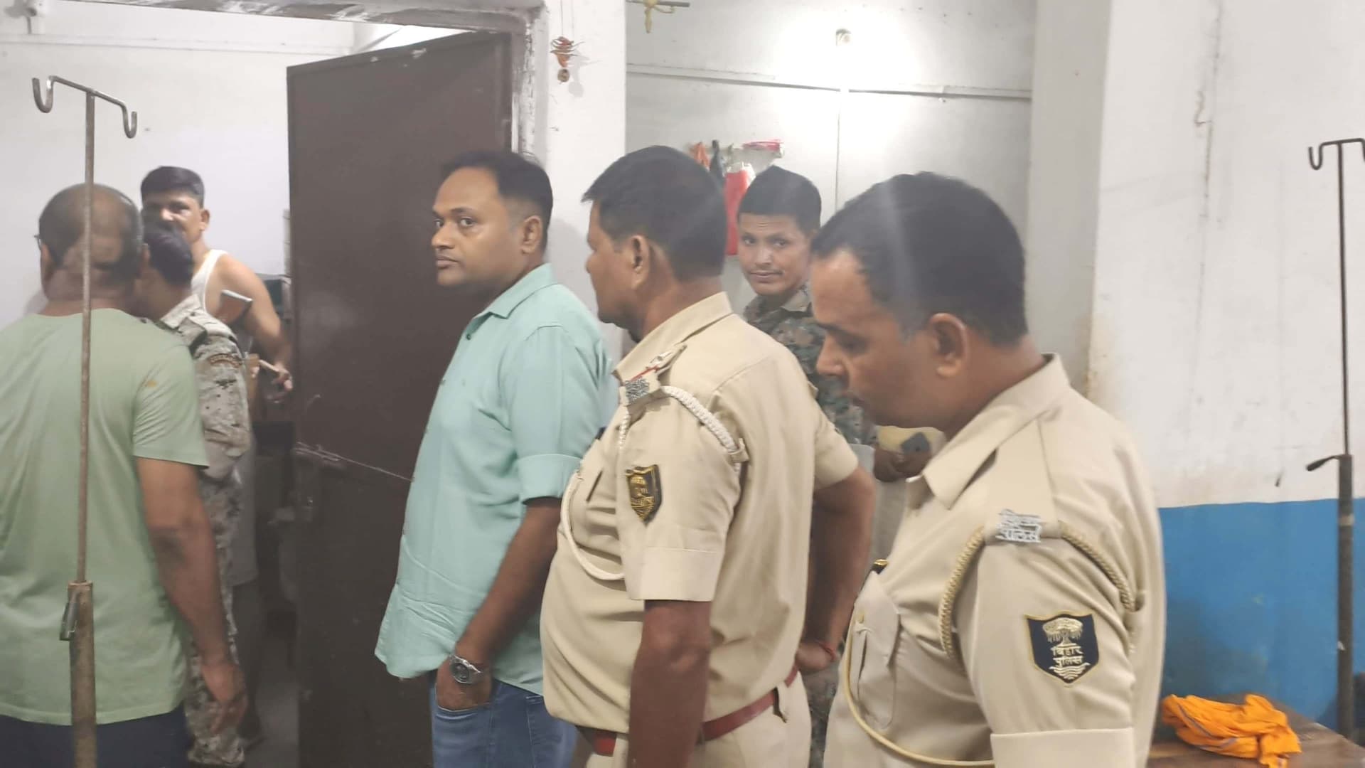 सील होने के बावजूद अवैध क्लिनिक में हुआ ऑपरेशन, अधिकारी फेंक रहे एक-दूसरे पर