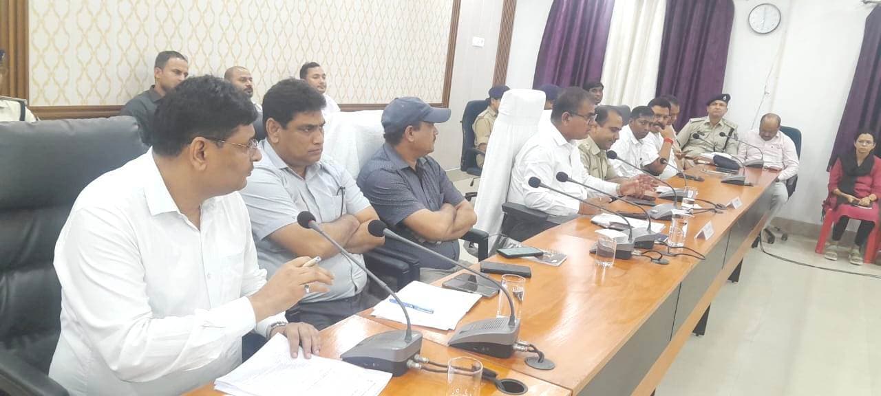 सघन जांच के बाद परीक्षार्थियों को केंद्र में मिलेगा प्रवेश : डीएम