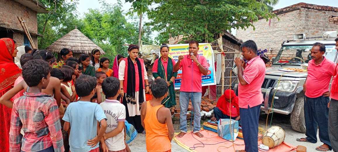नुक्कड़ नाटक से कलाकारों ने आपदा से बचाव को लेकर किया जागरूक