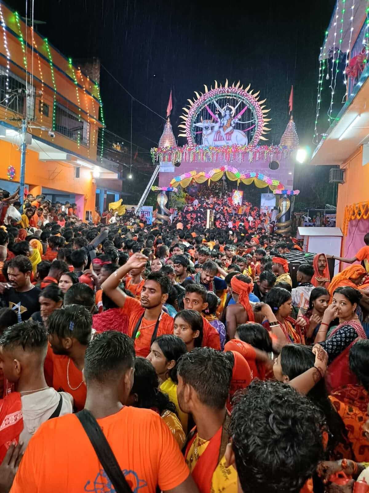 शिवगादी में 15 हजार से अधिक भक्तों ने किया जलाभिषेक