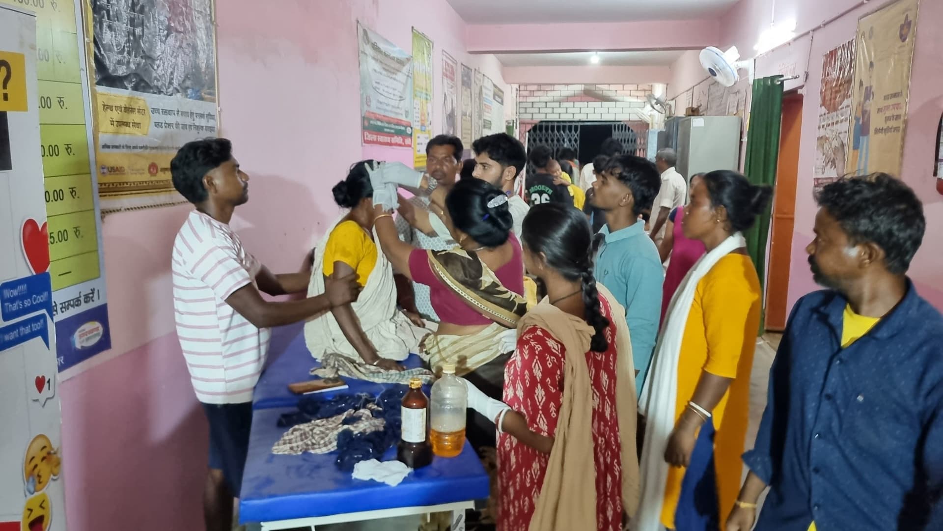 टेंपो पलटने से आधा दर्जन महिलाएं घायल, तीन की हालत नाजुक