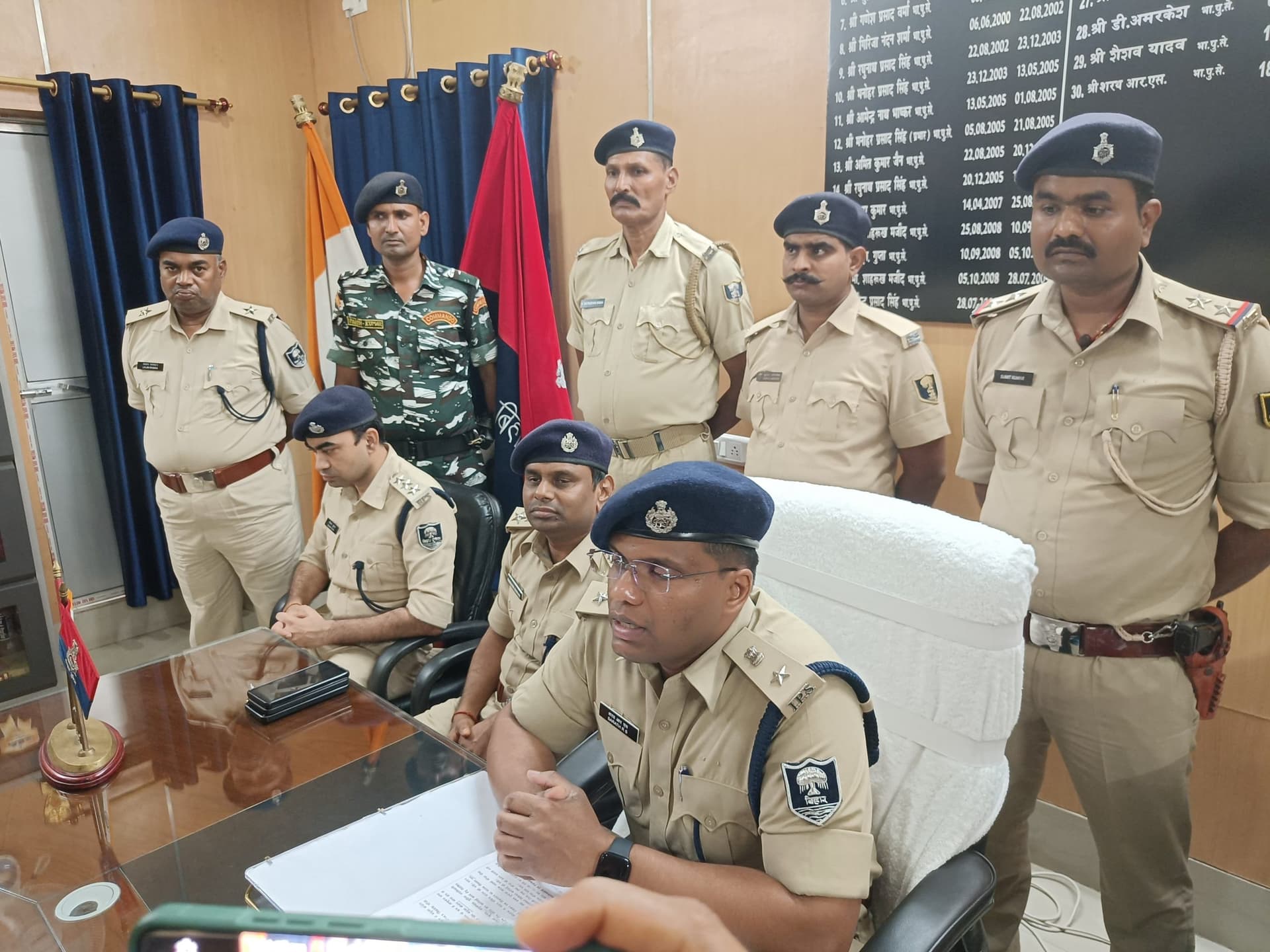 1718.5 किलो गांजा बरामद, वाहन छोड़कर तस्कर फरार