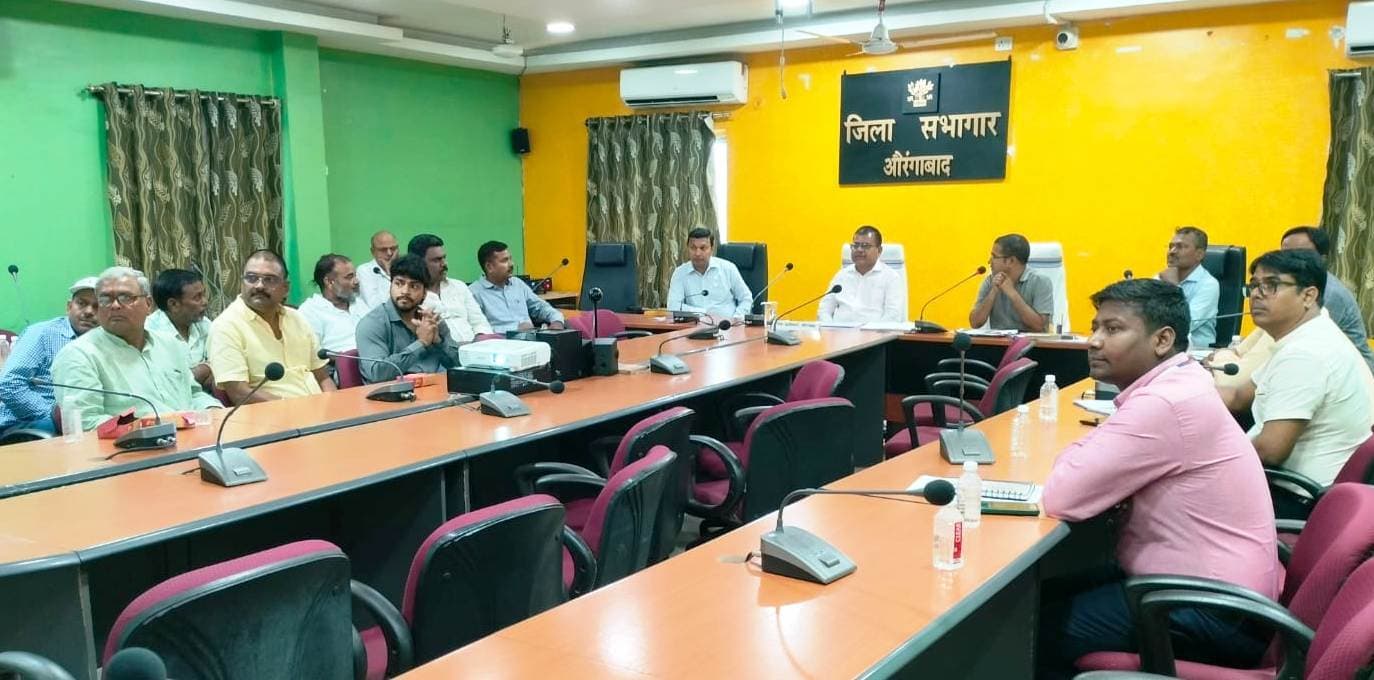 औद्योगिक विकास में पूर्ण सहयोग कर रही सरकार : डीएम