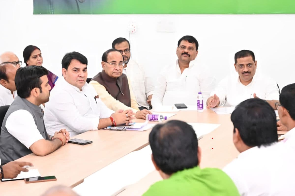 Bihar News: छूटे मतदाताओं का नाम जोड़ने के लिए जेडीयू ने गठित की टीम, चार दिन राज्यभर में चलाएगी विशेष अभियान Bihar News: छूटे मतदाताओं का नाम जोड़ने के लिए जेडीयू ने गठित की टीम, चार दिन राज्यभर में चलाएगी विशेष अभियान