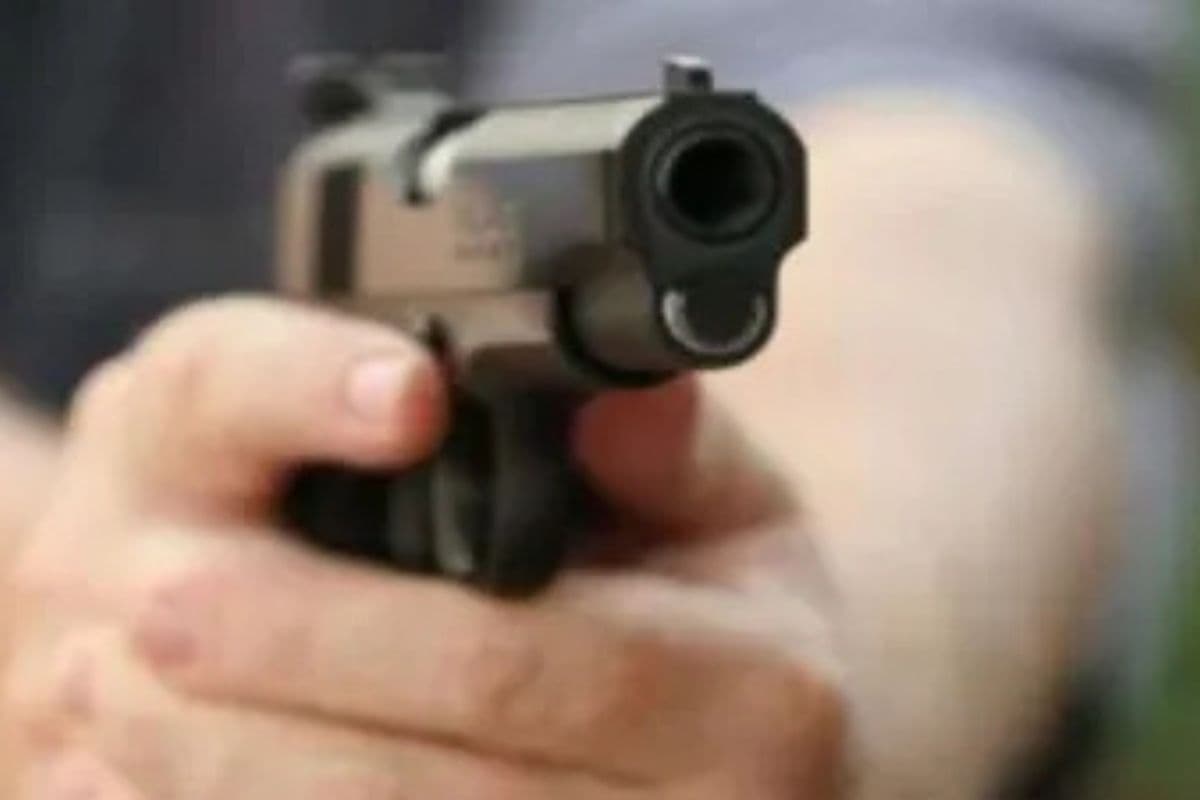 पटना में घर में सो रहे युवक की कनपटी में दागी गोली, जानिए क्या है पूरा मामला पटना में घर में सो रहे युवक की कनपटी में दागी गोली, जानिए क्या है पूरा मामला
