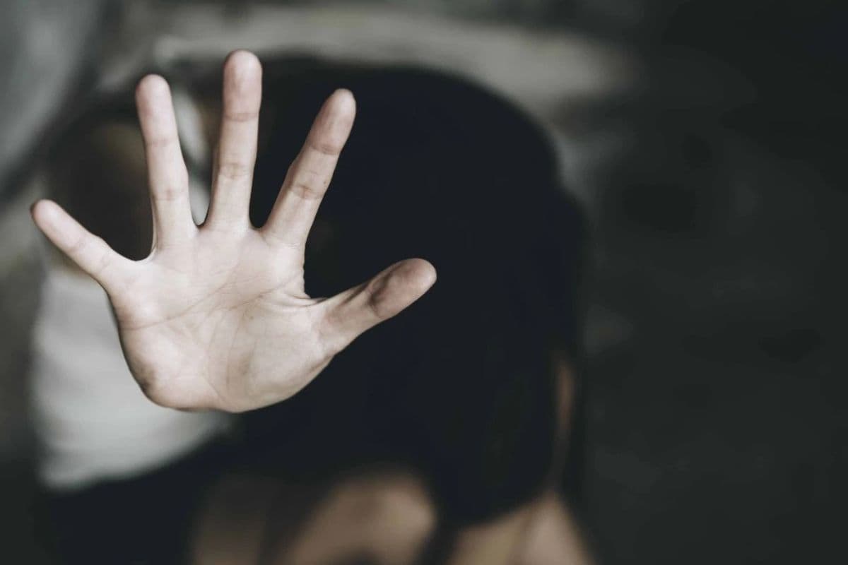 Bihar Crime: आठ वर्षीय बच्ची के साथ दुष्कर्म, ग्रामीणों की पिटाई से आरोपी की हालत गंभीर Bihar Crime: आठ वर्षीय बच्ची के साथ दुष्कर्म, ग्रामीणों की पिटाई से आरोपी की हालत गंभीर