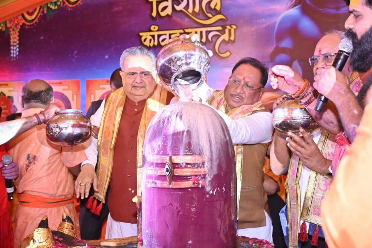 Chhattisgarh News: मुख्यमंत्री विष्णु देव साय ने किया रूद्राभिषेक, राज्य की सुख, समृद्धि की कामना की