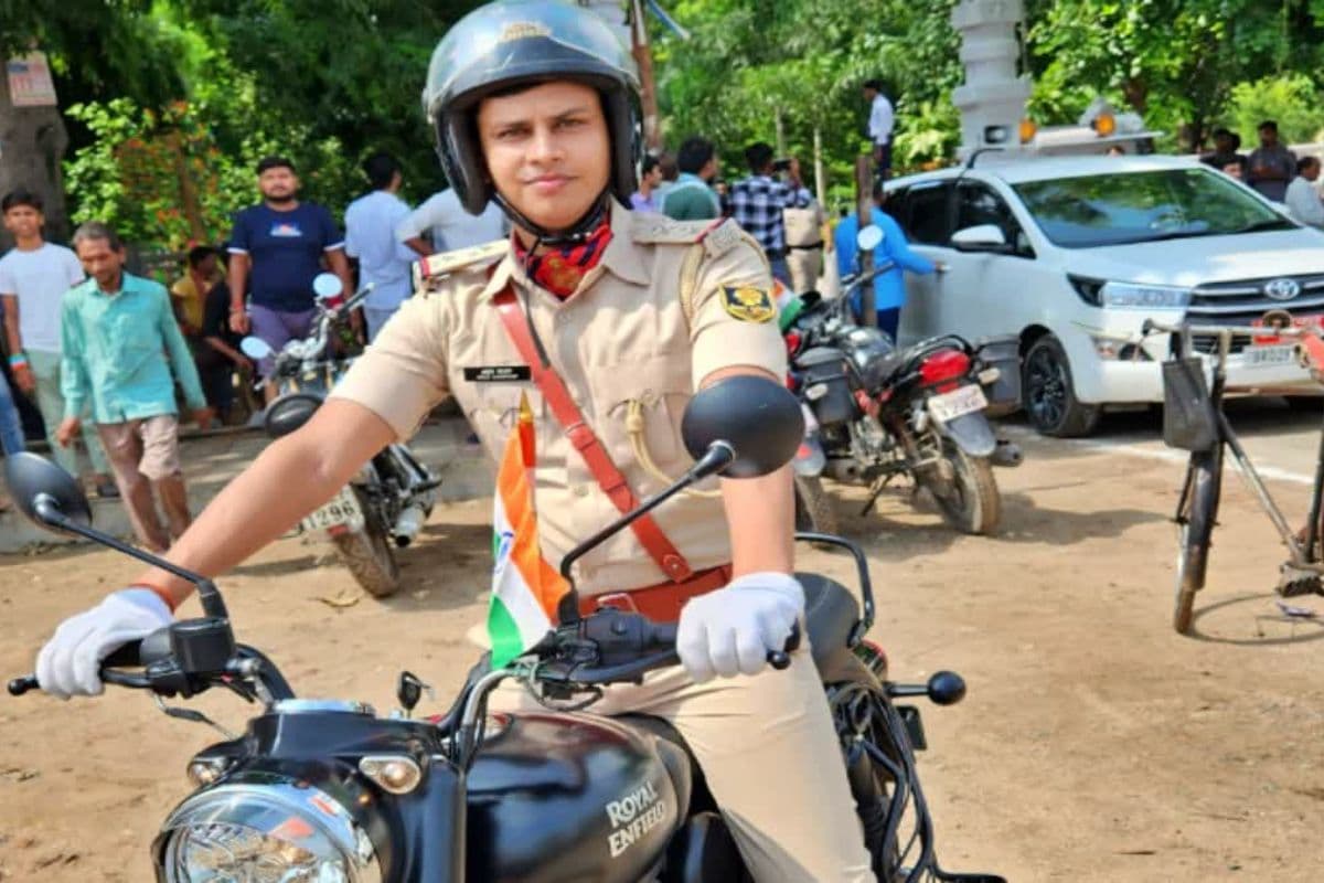 Bihar News: सहरसा के SI अनुज कश्यप ने की आत्महत्या, कृष्ण जन्माष्टमी में घर आने का किया था वादा, 2 साल पहले हुई थी शादी
