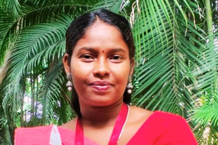 Success Story: पहली बार भूमिज समाज की युवती मोनिका सिंह साहित्य अकादमी के अंतरराष्ट्रीय मंच पर करेंगी कविता पाठ