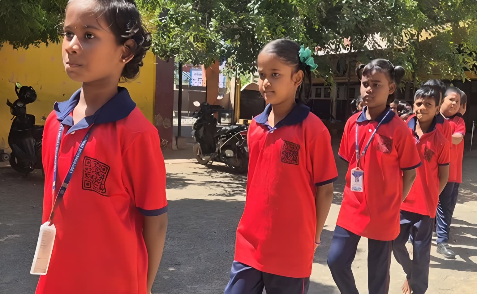 QR Code In School Dress: सुरक्षा और शिक्षा का मेल, सरकारी स्कूल में QR कोड यूनिफॉर्म की शुरुआत