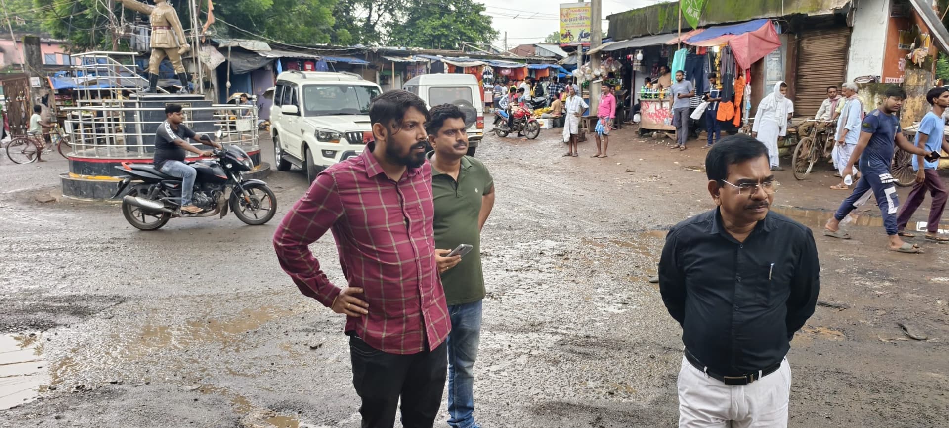 पदाधिकारी ने देखे नाली साफ-सफाई, मरम्मत कार्य