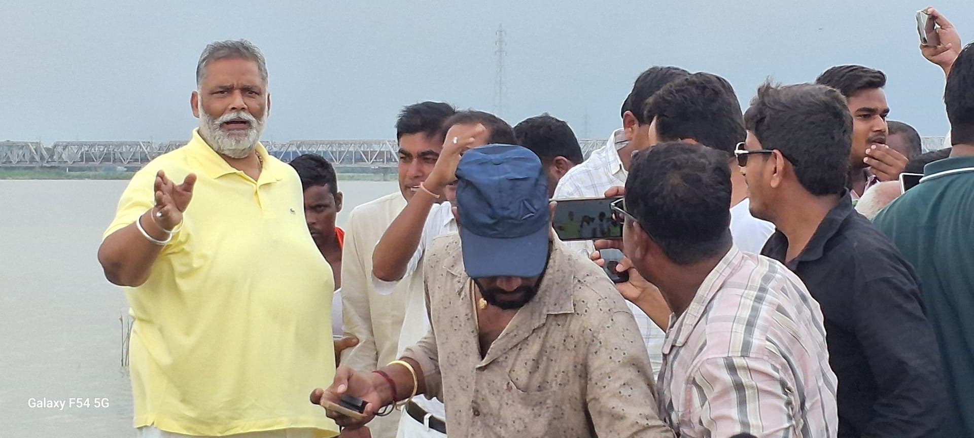 पूर्णिया सांसद ने कुरसेला के गंगा- कोसी कटाव का लिया जायजा