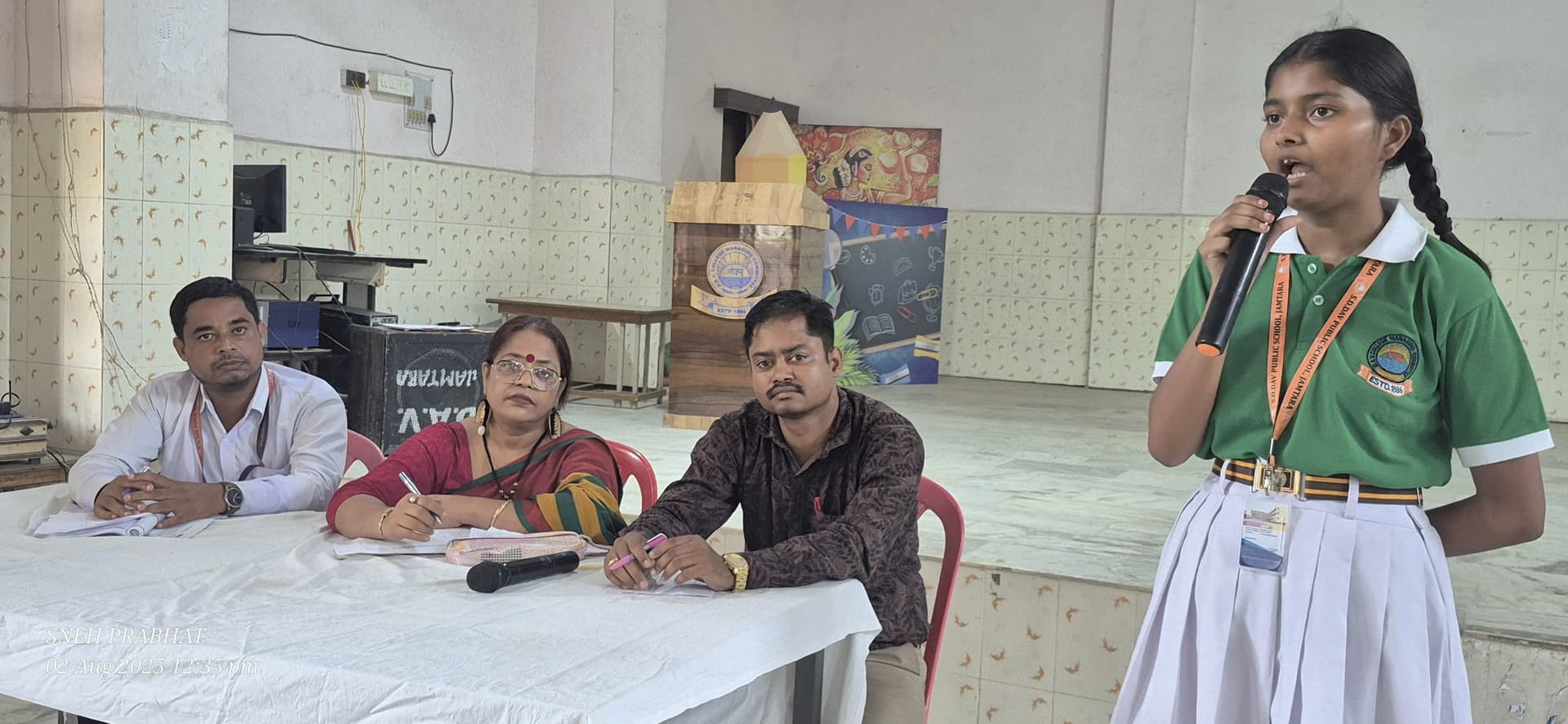डीएवी में ग्रीटिंग निर्माण व गायन प्रतियोगिता आयोजित