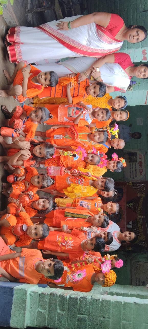 शिशु वाटिका के छात्र-छात्राओं ने निकाली कांवर शोभायात्रा