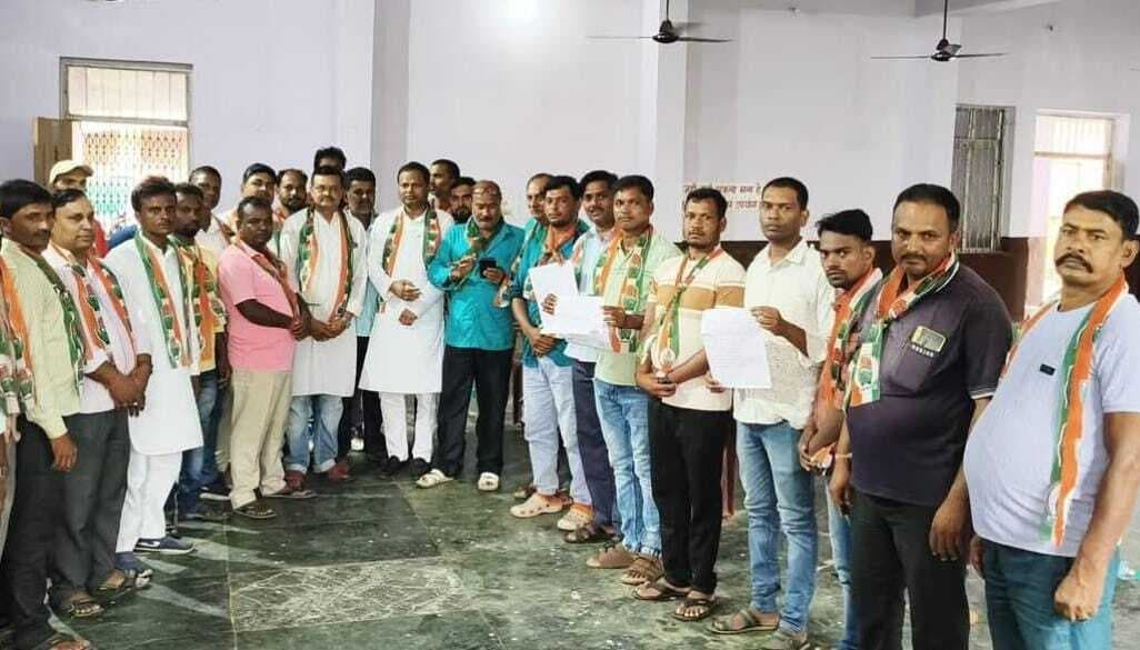 कांग्रेस कार्यकर्ताओं की हुई बैठक