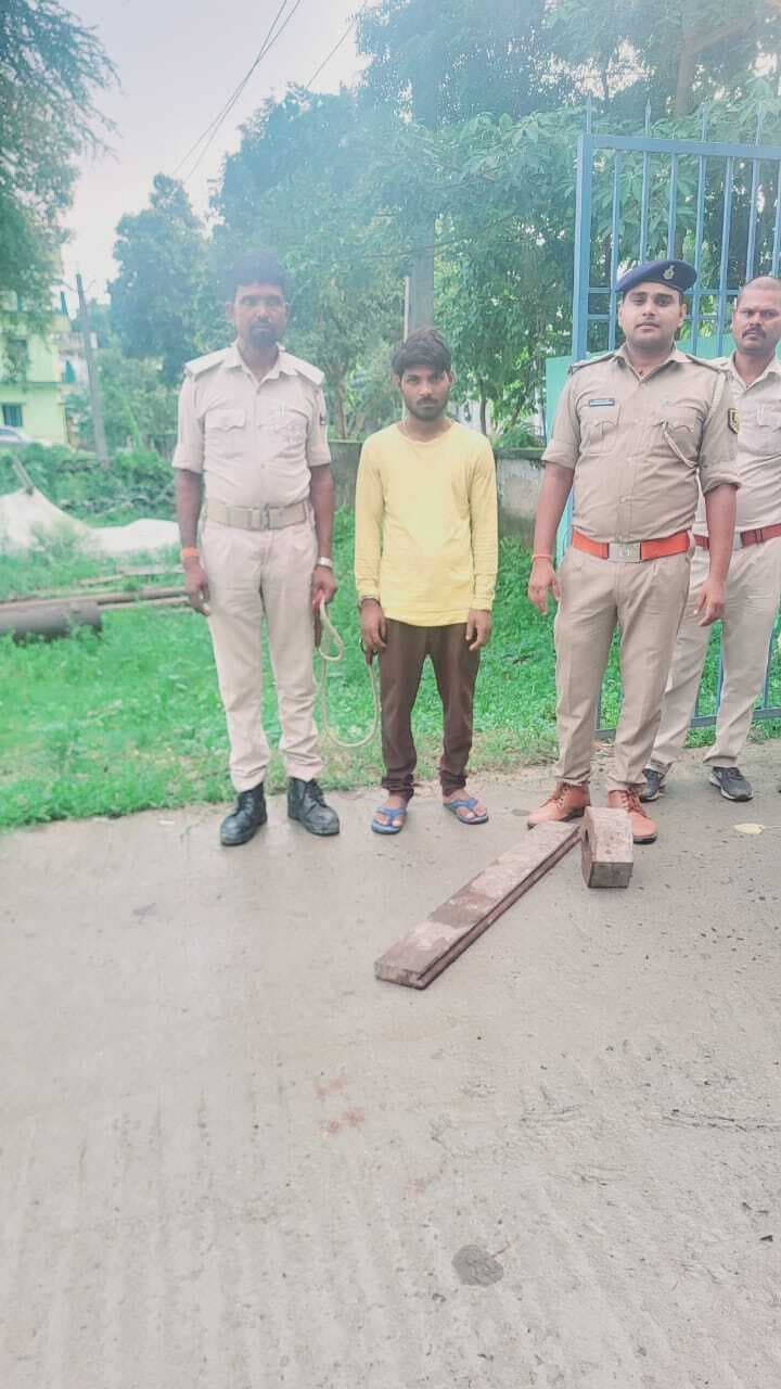चोरी के समान के साथ आरोपित गिरफ्तार