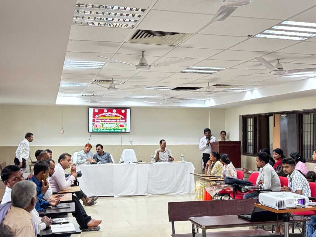 प्रशिक्षण में ड्रैगन फ्रूट की प्रजातियों, खेत की तैयारी, रोपण विधि की दी जानकारी