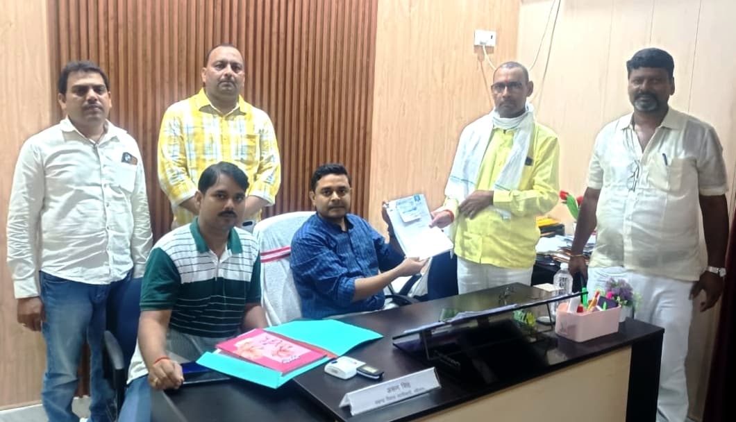 व्यापार मंडल चुनाव का शुरू हुआ नामांकन, पहले दिन उदय प्रताप ने भरा पर्चा
