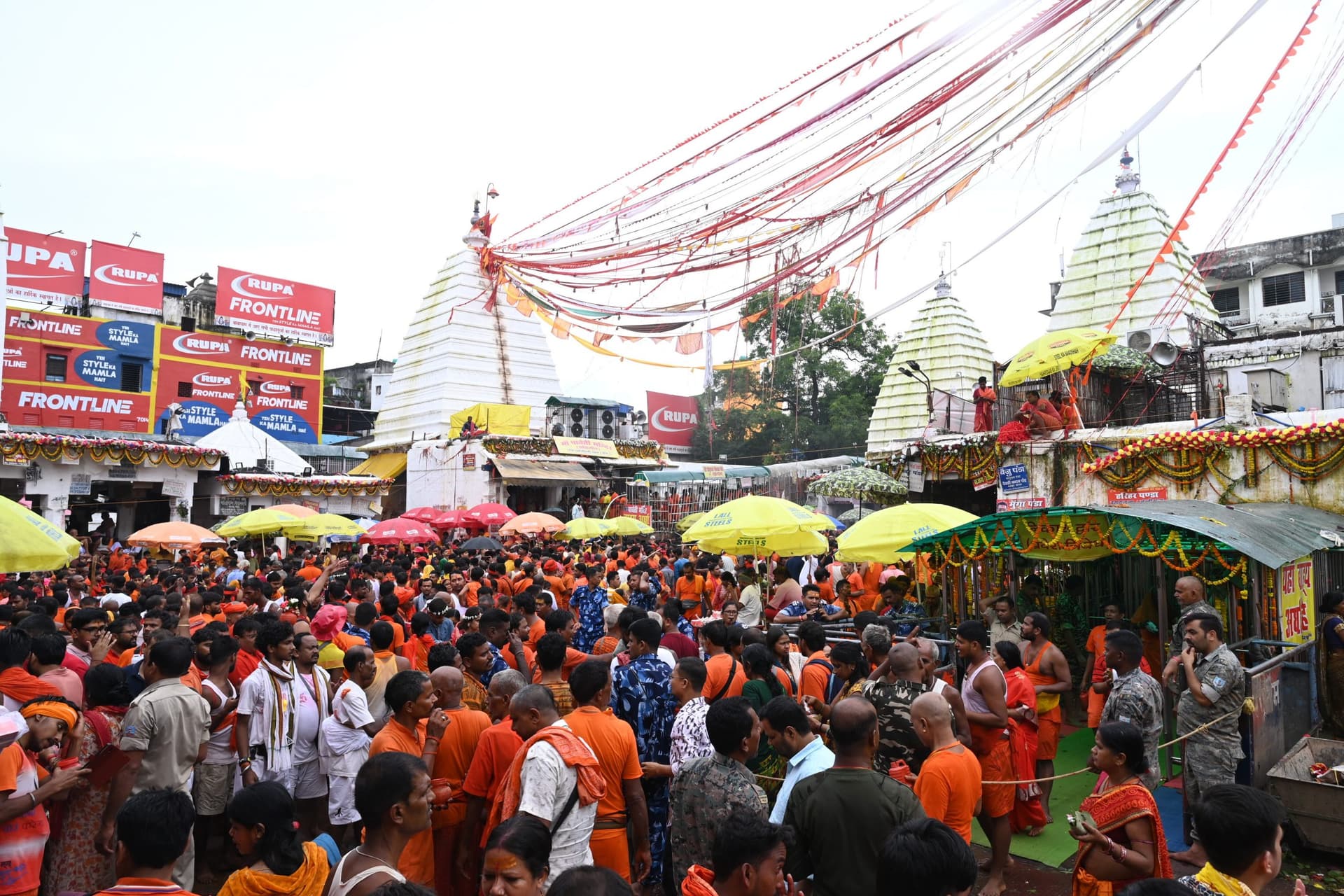Deoghar News : 96 हजार श्रद्धालुओं ने बाबा पर चढ़ाया जल