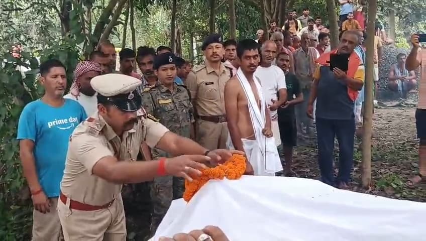 गयाजी पुलिस की संरक्षण में गांव पहुंचा मृतक सब इंस्पेक्टर अनुज का शव