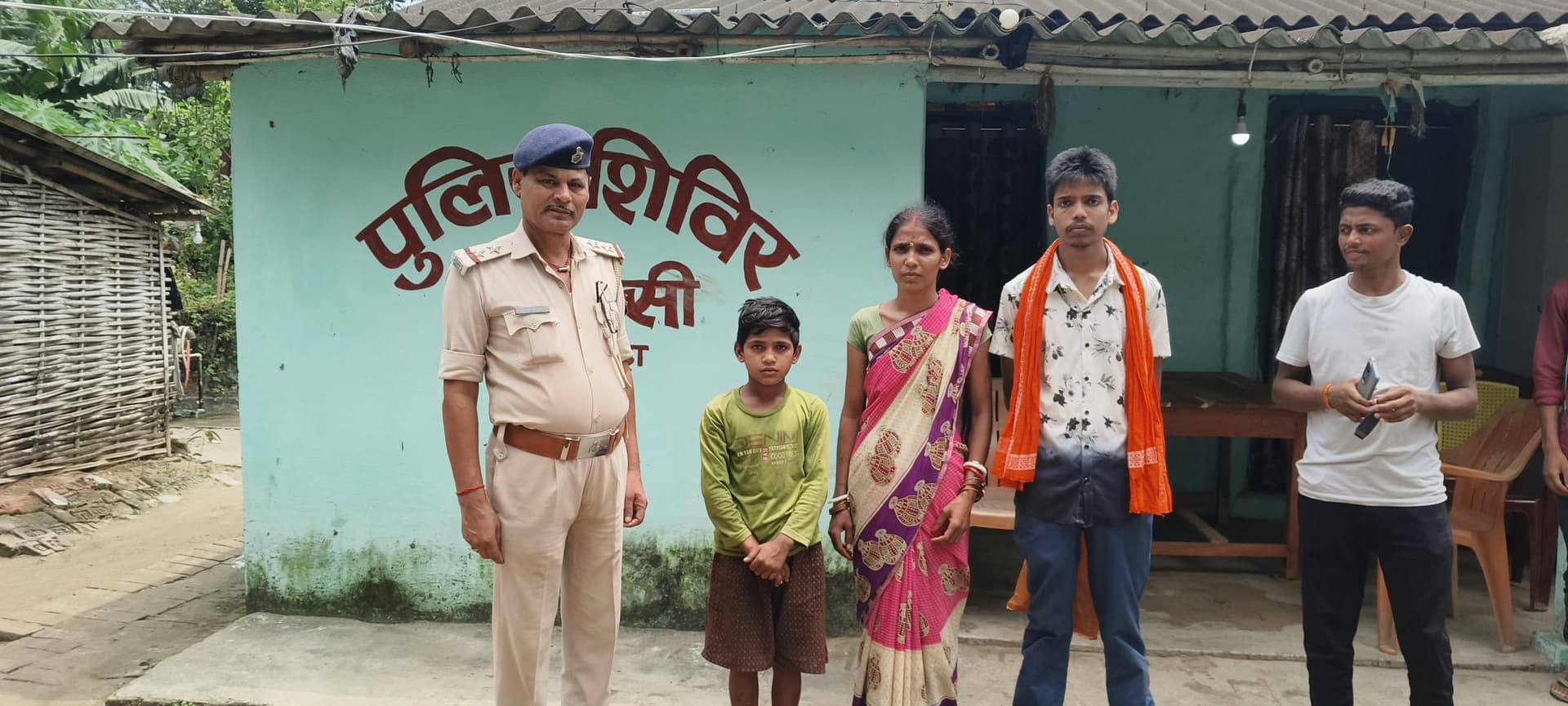 भटके बालक को पुलिस ने बरामद कर परिजन को सौंपा