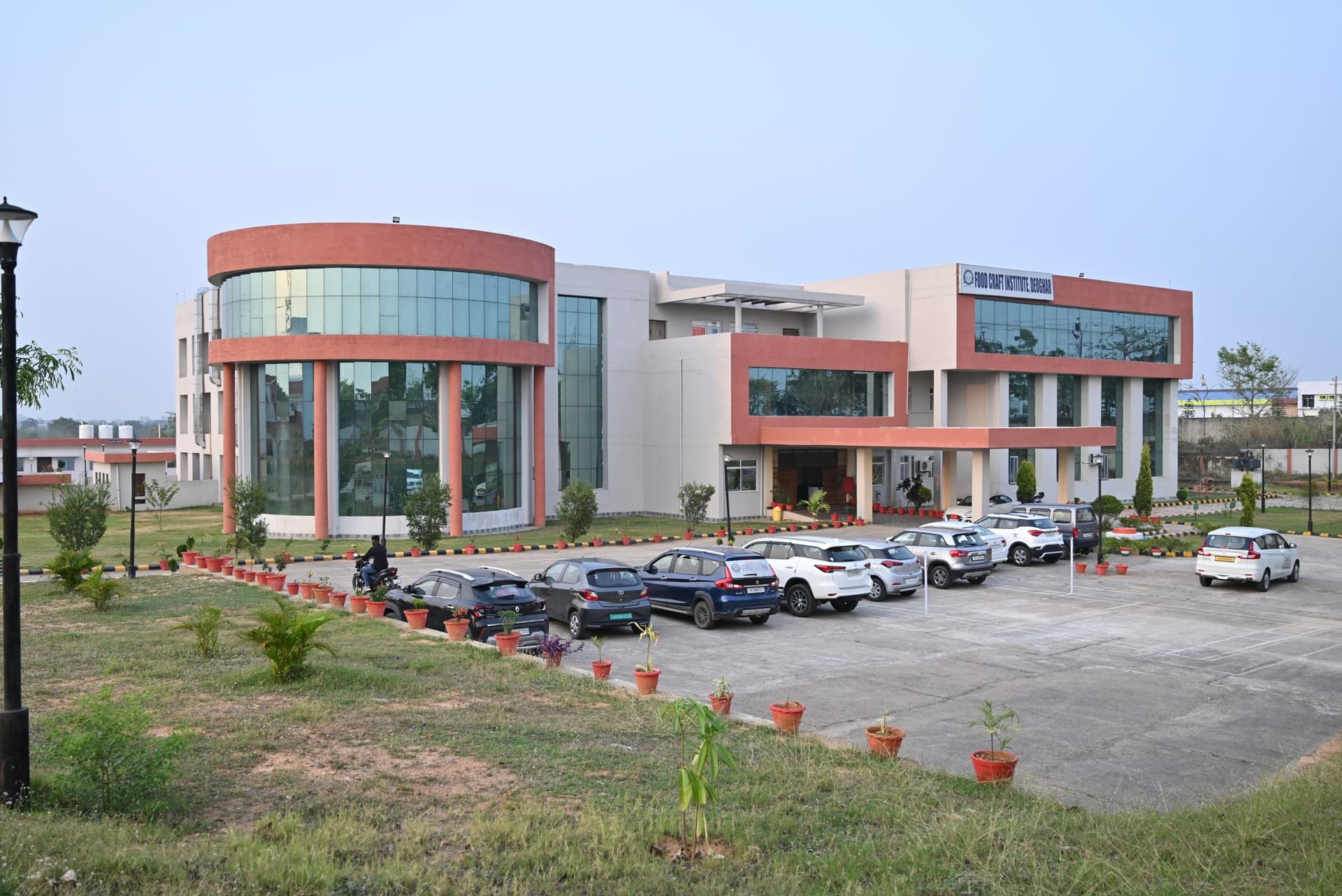 Deoghar News : आठ प्रखंडों के छात्रों की फूड क्राफ्ट इंस्टीट्यूट में होगी मुफ्त पढ़ाई