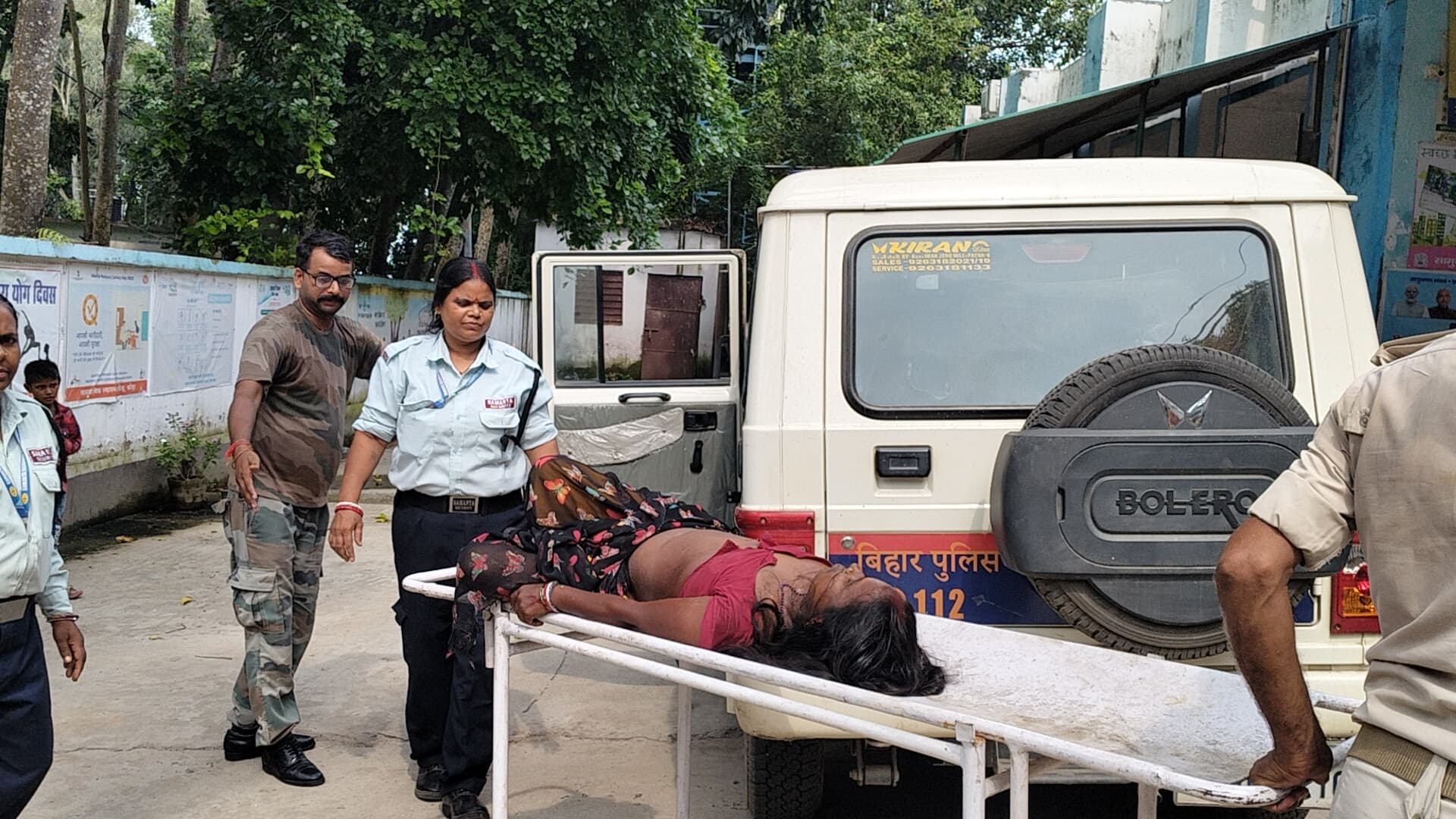 सड़क पार कर रही महिला को ट्रक ने मारी ठोकर, गंभीर हालत में रेफर