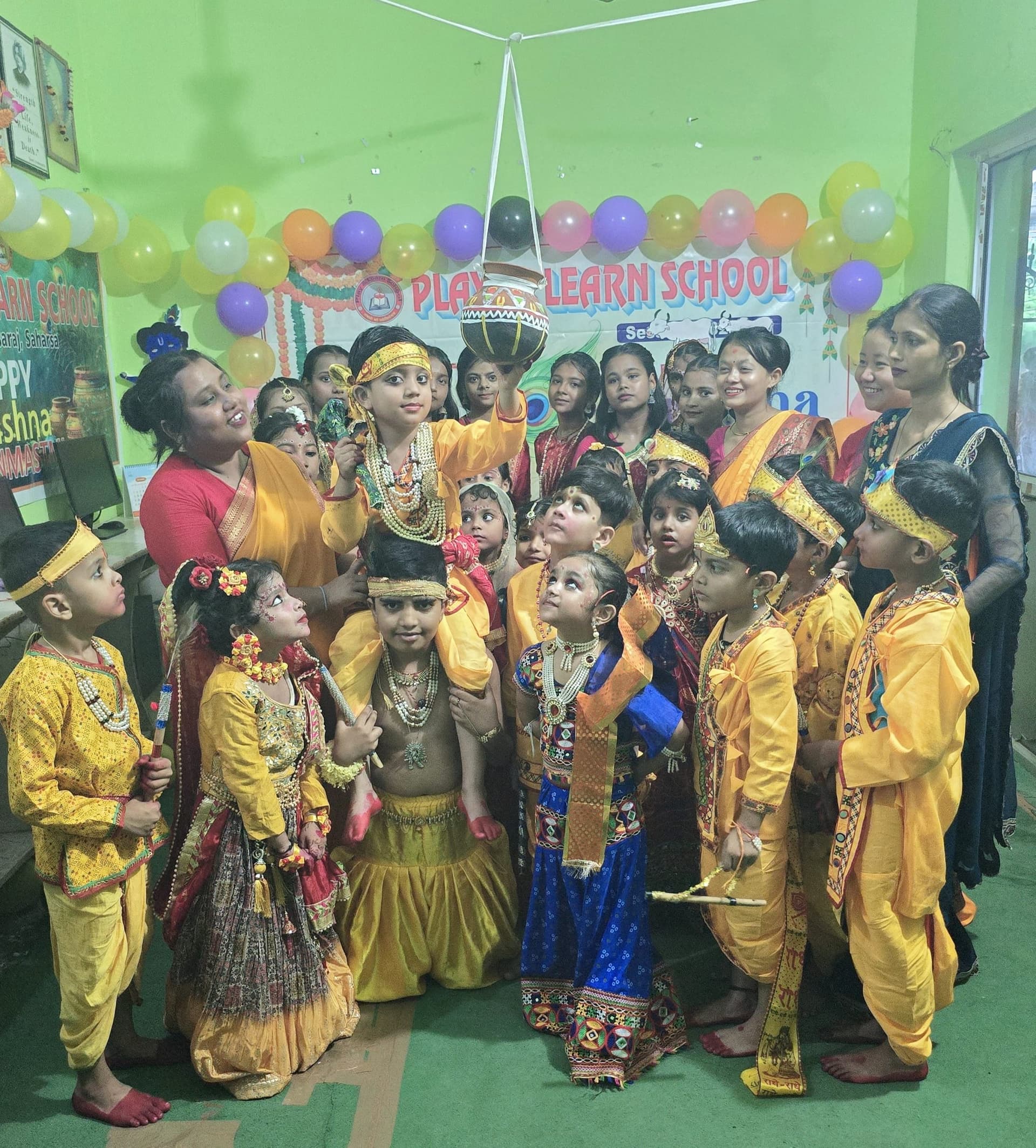 हाथी घोड़ा पालकी, जय कन्हैया लाल की…