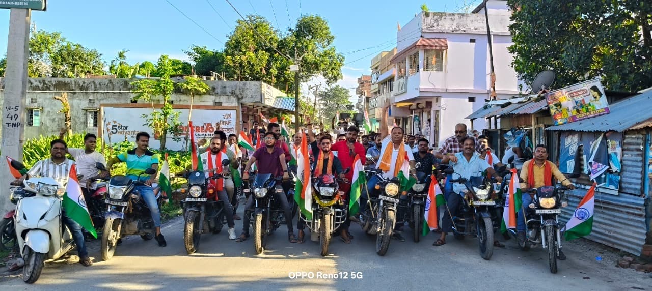 भाजपाईयों ने निकाली तिरंगा यात्रा