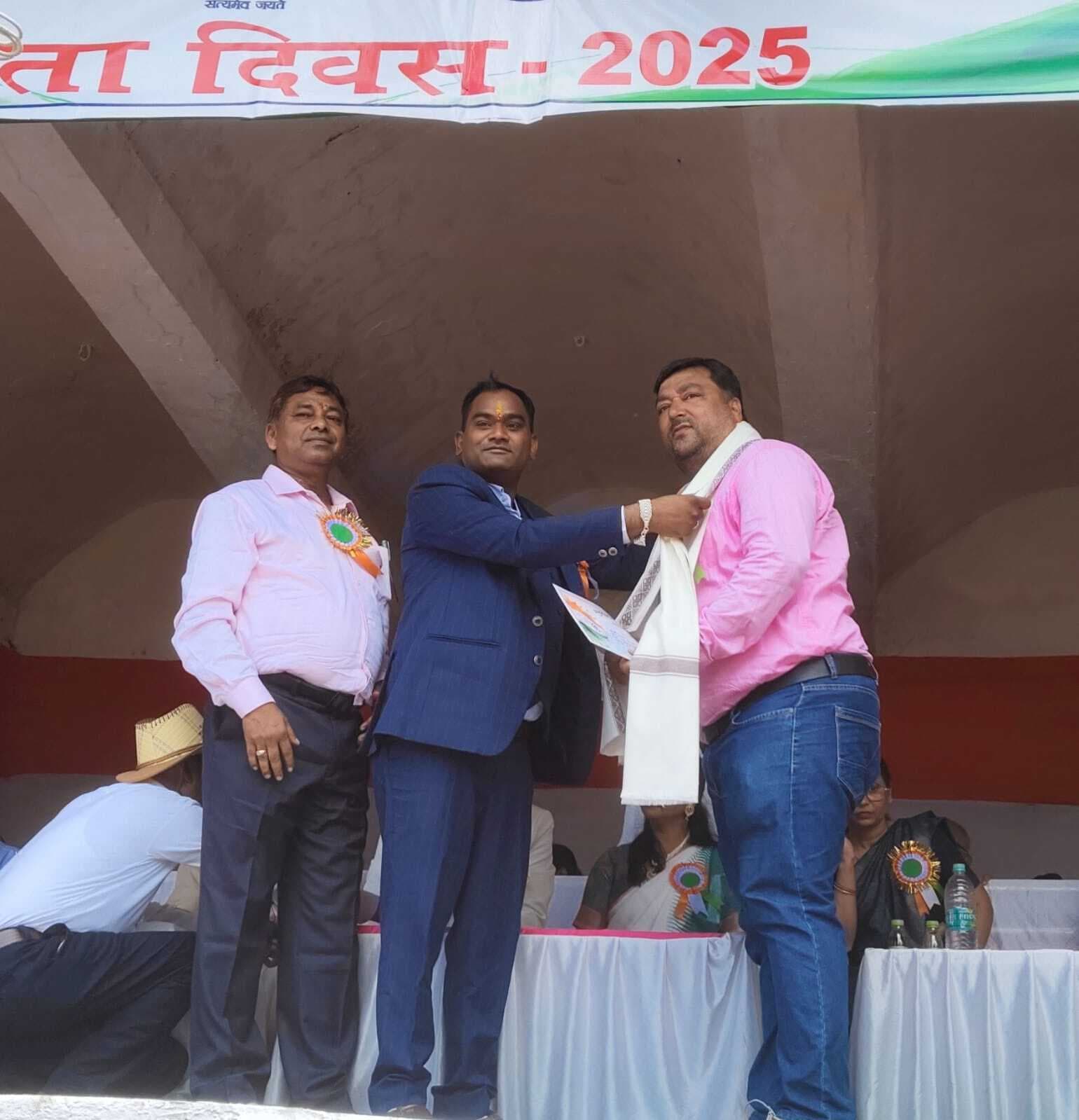 स्वतंत्रता दिवस पर मेधावी प्रतिभागियों को किया गया सम्मानित