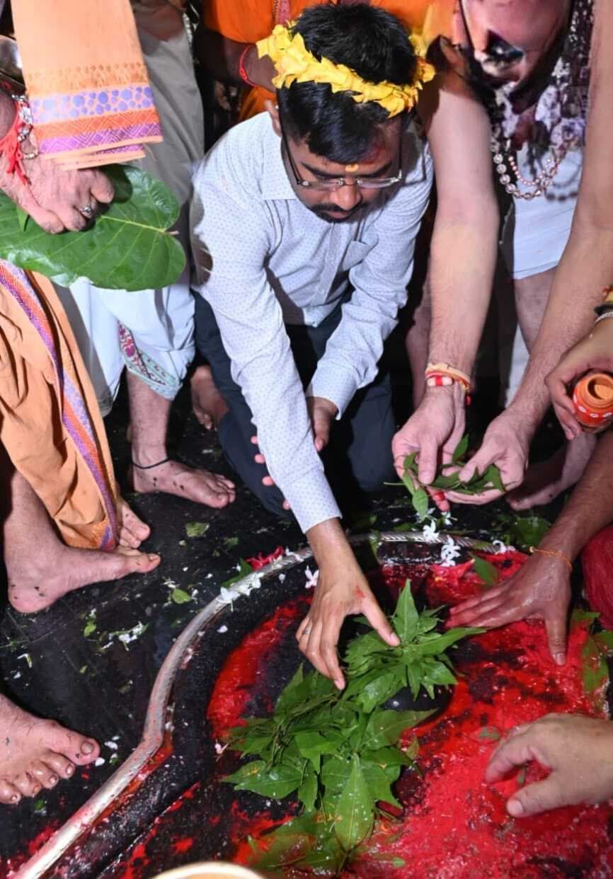 Deoghar News : बाबा धाम में बिल्वपत्र प्रदर्शनी का समापन, निकाली गयी शोभायात्रा, बाबा पर चढ़ाया बेलपत्र