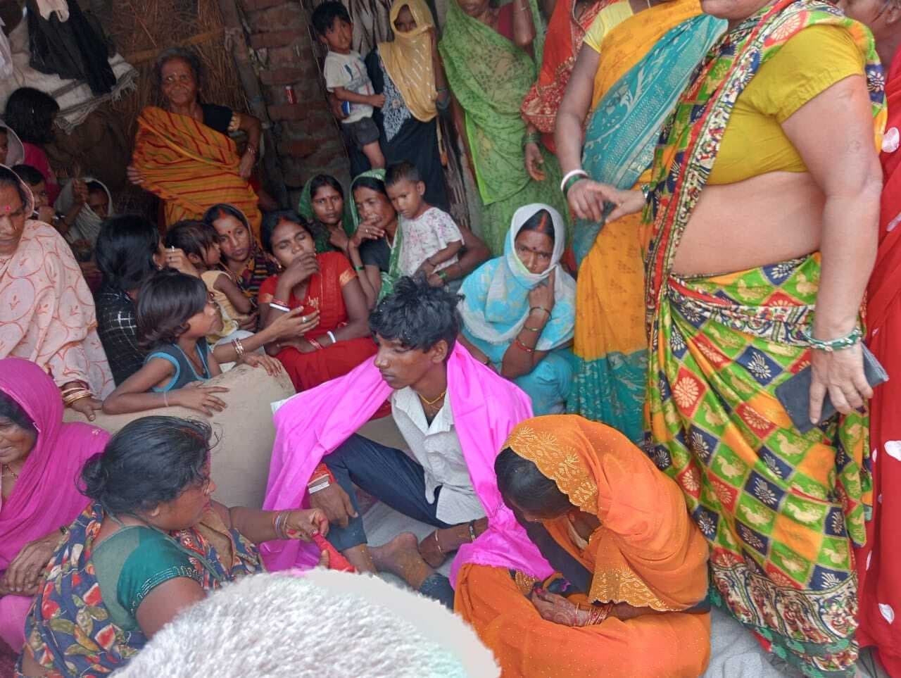 युवती से मिलने से पहुंचे युवक को परिजनों ने पकड़ा