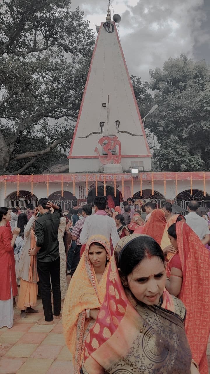 सारवां: बंदाजोरी में धूमधाम से हुई बाबा दुबे की वार्षिक पूजा