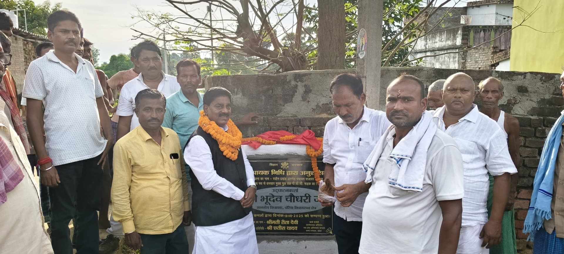 विधायक ने तीन सड़क का किया उद्घाटन