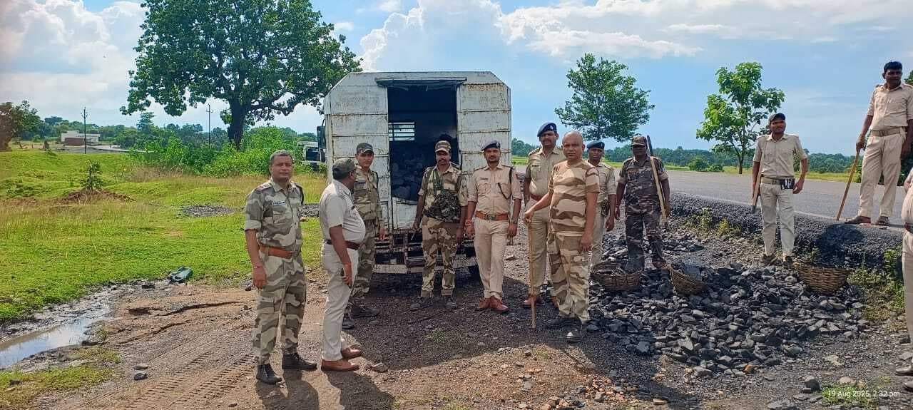 संयुक्त छापेमारी में चार टन अवैध कोयला जब्त