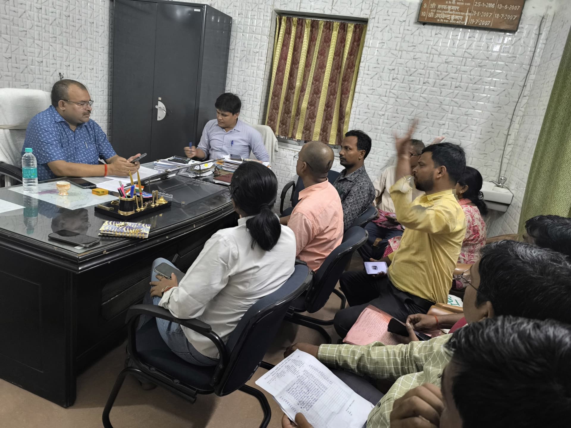 एसआईआर को लेकर प्रखंड कार्यालय में बीएलओ की हुई बैठक