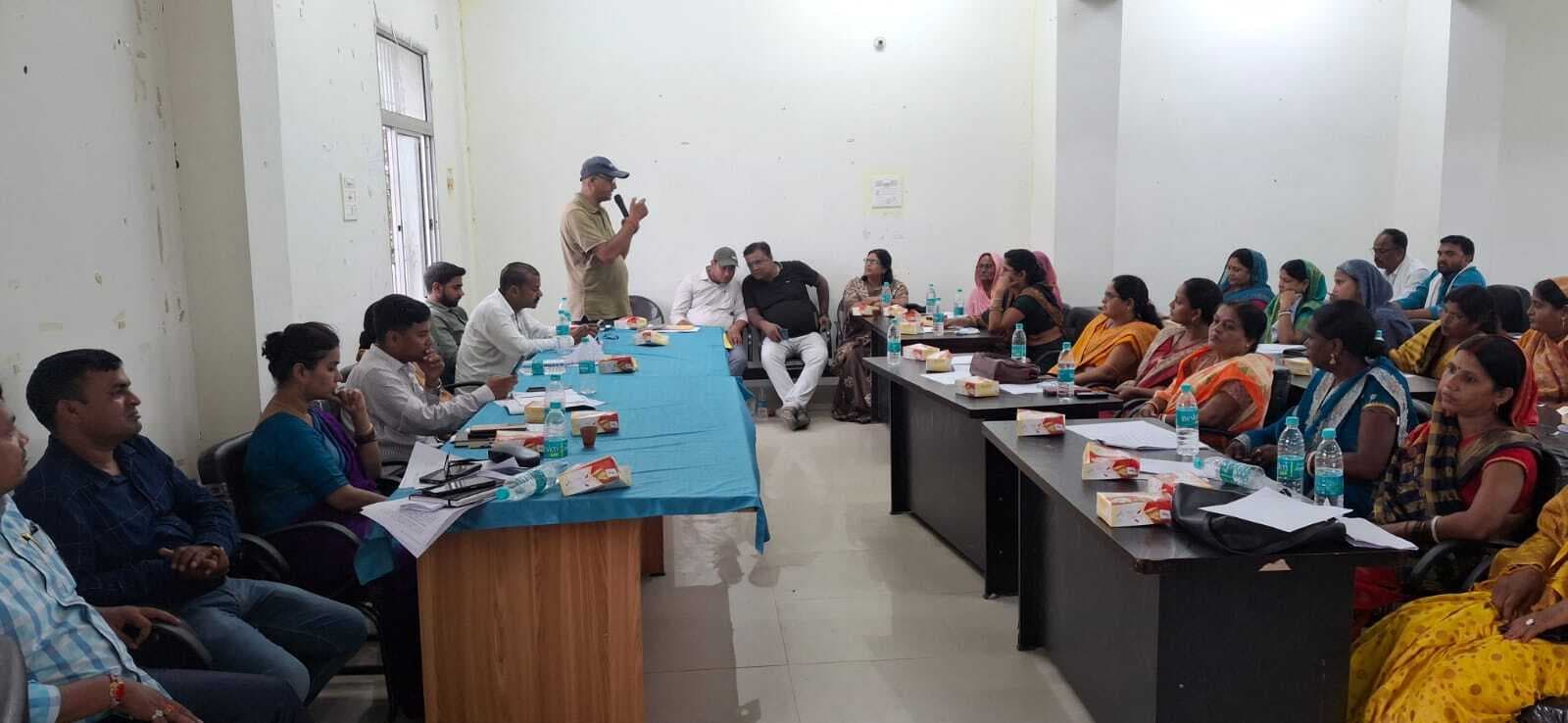 पंचायत सरकार भवन में नहीं बैठते हैं कर्मी, आमलोगों का नहीं हो रहा कोई काम