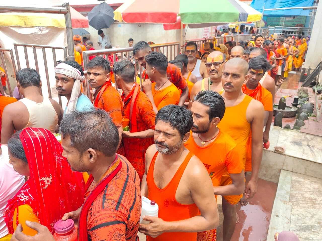 53 हजार कांवरियों ने की बाबा की स्पर्श पूजा