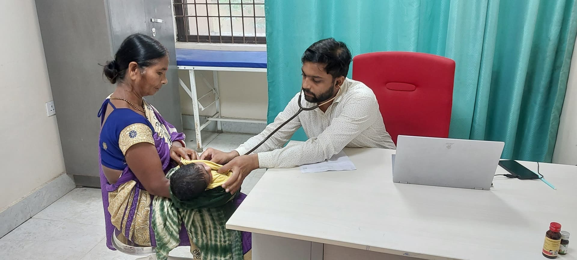 मेडिकल कॉलेज के पीी छात्रों के भरोसे चल रही सदर अस्पताल की ओपीडी