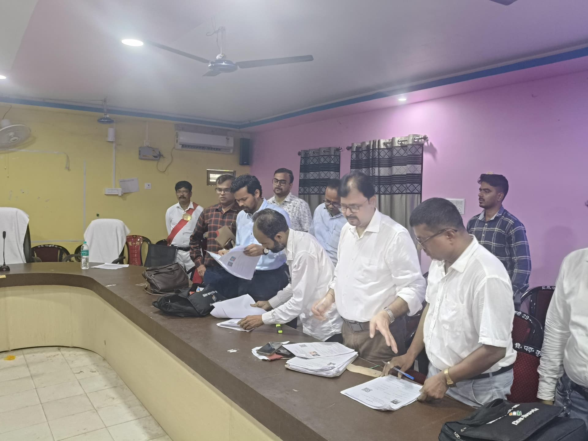 डीएम ने मतदाता सूची पुननिरीक्षण कार्य का लिया जायजा
