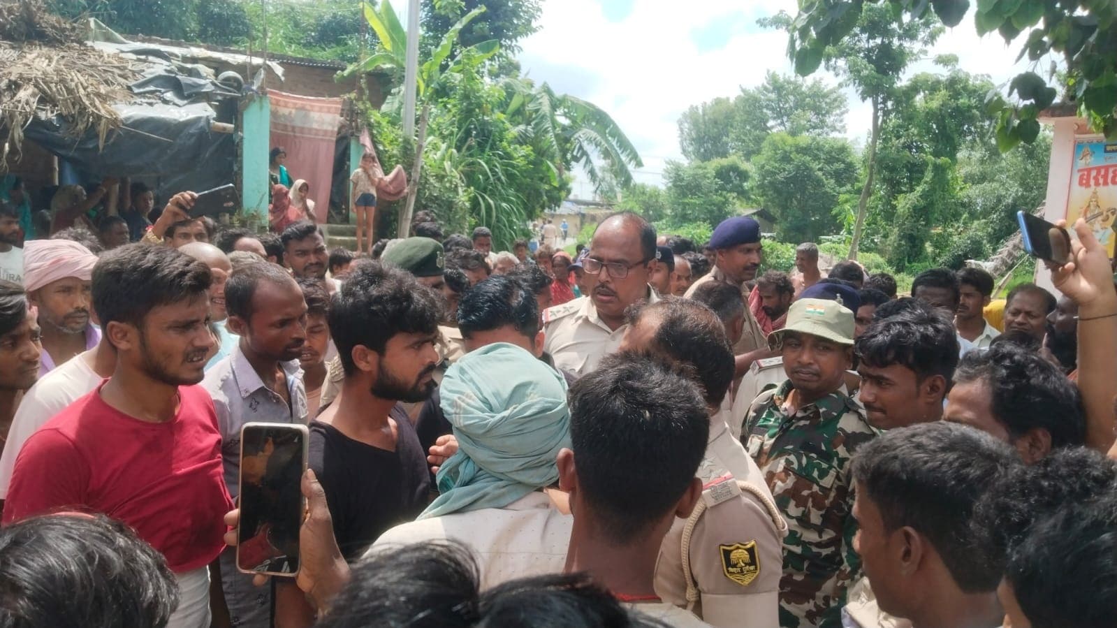 बाजपट्टी में ऑटो चालक की हत्या, पुल के नीचे फेंका शव