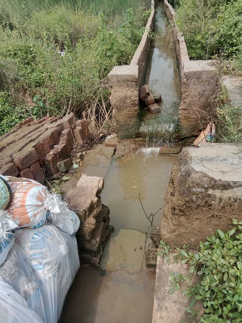 बसडीहा कैनाल के रामपुर के समीप आउटलेट क्षतिग्रस्त