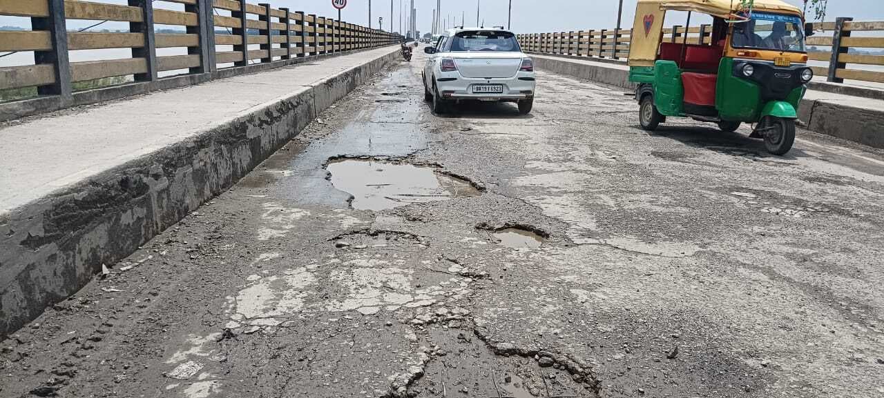 कोसी के लाइफलाइन बीपी मंडल सेतु की जर्जर स्थिति हादसे को दे रहा आमंत्रण